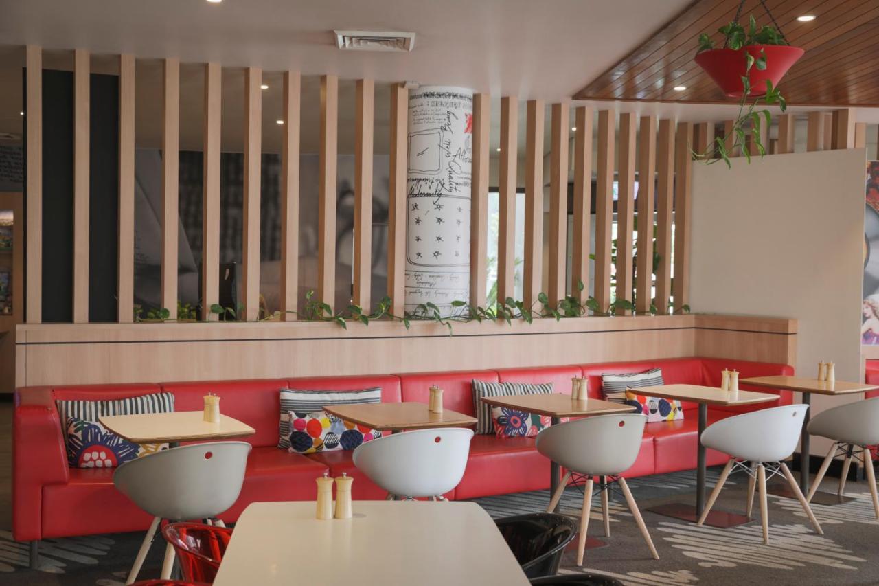 Ibis Sydney Airport Hotel Exterior photo